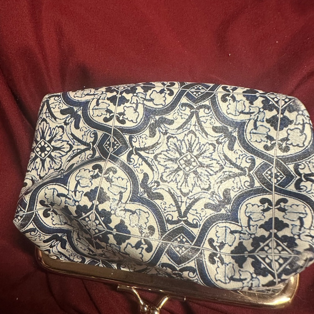 Adrienne Vittadini. Blue and White Patterned Women's Clutch‎ - Picture 3 of 4